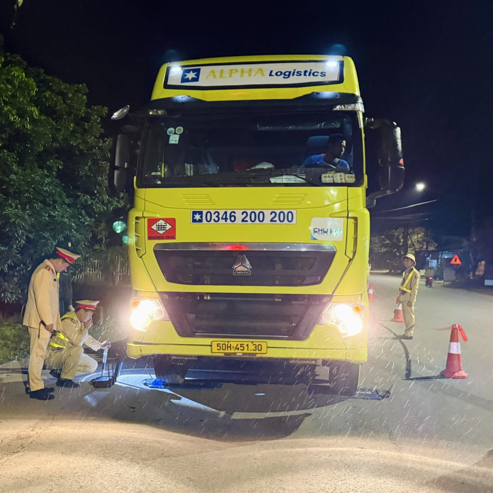 Hơn 1 200 trường hợp vi phạm giao thông bị xử lý trong đợt cao điểm ra quân