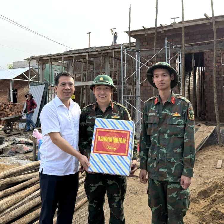 Đẩy nhanh xây dựng nhà, bố trí tái định cư an toàn cho người dân vùng sạt lở