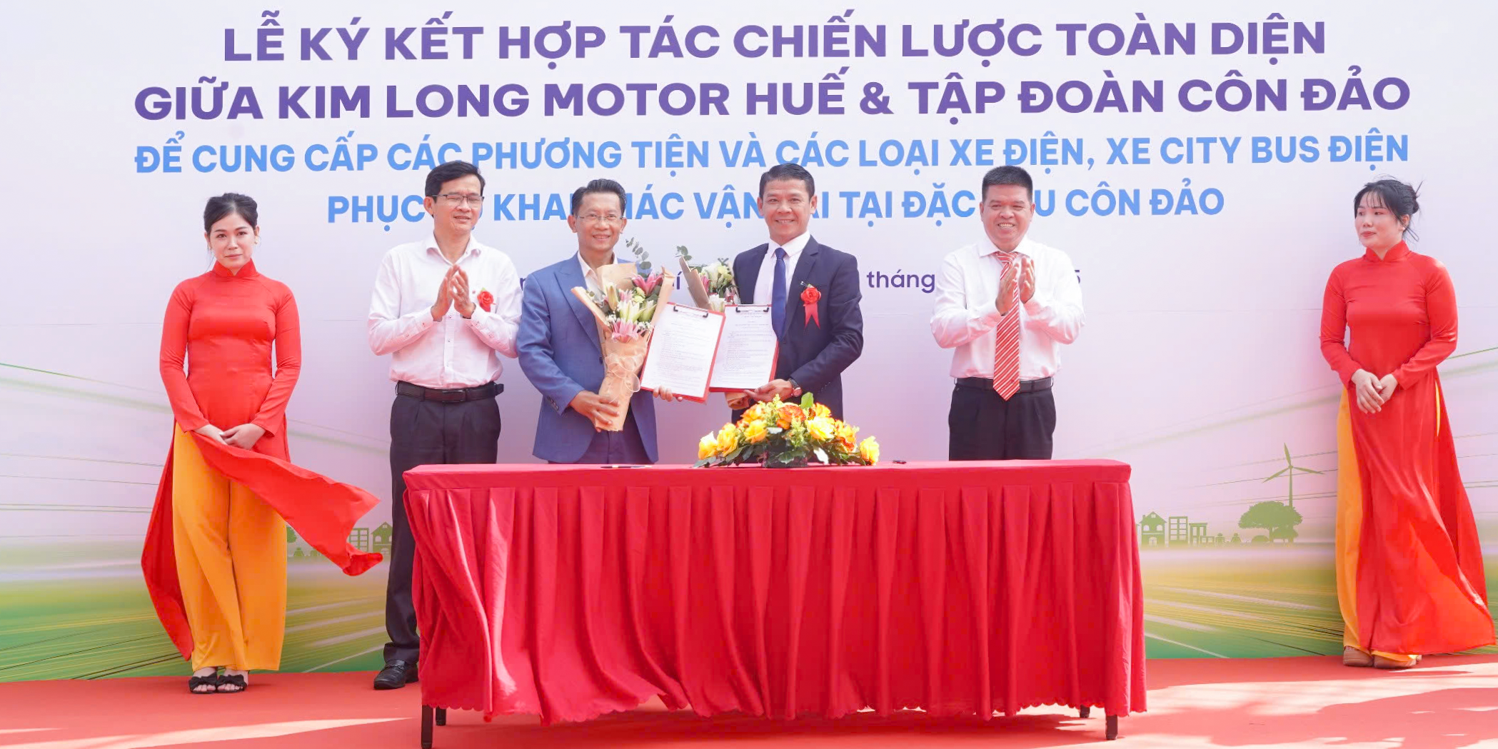 Xe buýt điện từ Huế đưa vào vận hành tại Côn Đảo