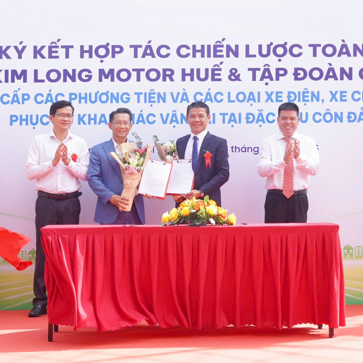 Xe buýt điện từ Huế đưa vào vận hành tại Côn Đảo