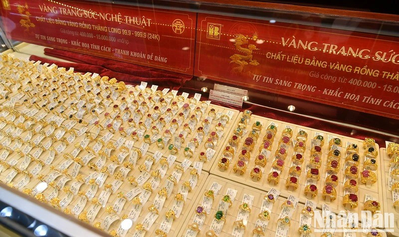 Giá vàng ngày 27 12 Thế giới lập đỉnh mới, trong nước tăng mạnh