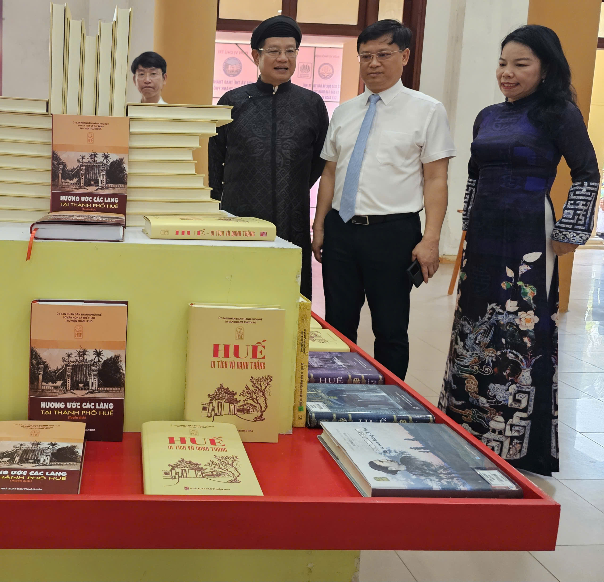 Đẩy mạnh phát triển văn hóa, công nghiệp văn hóa