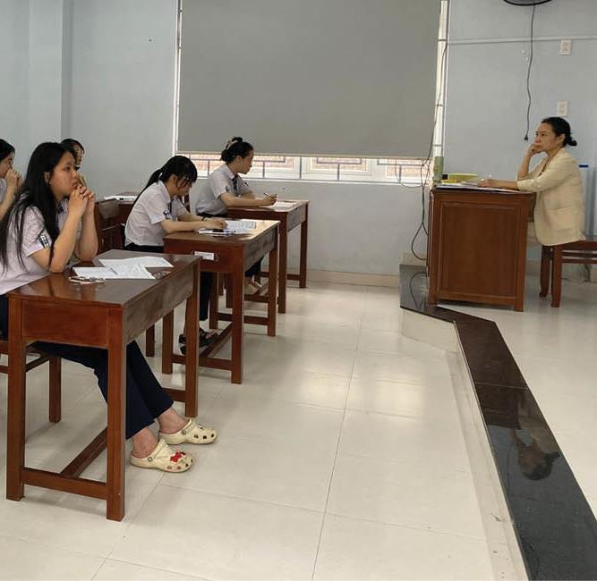 Áp lực chọn ngành của học sinh lớp 12