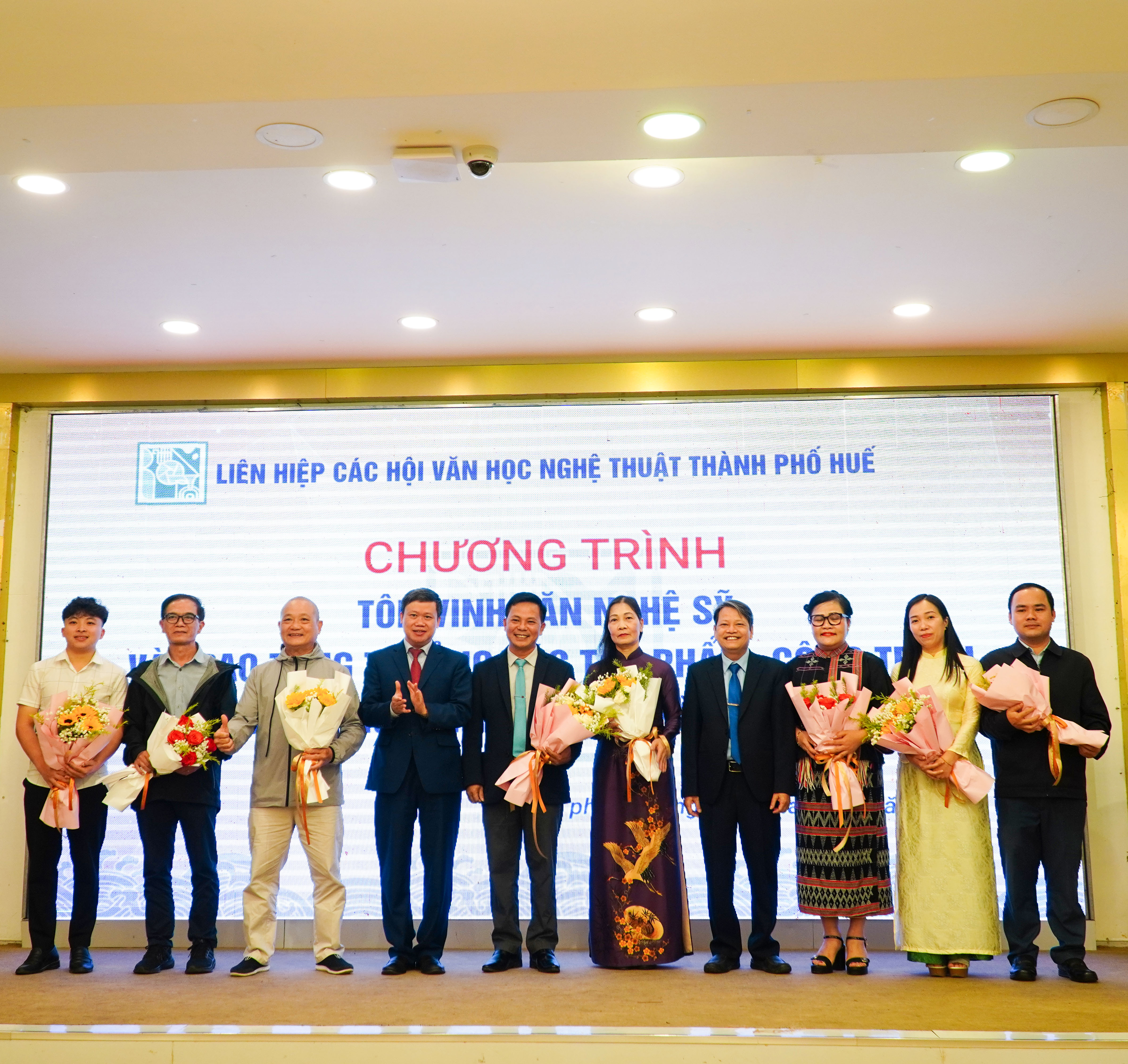 Tôn vinh giá trị sáng tạo của đội ngũ văn nghệ sĩ Huế