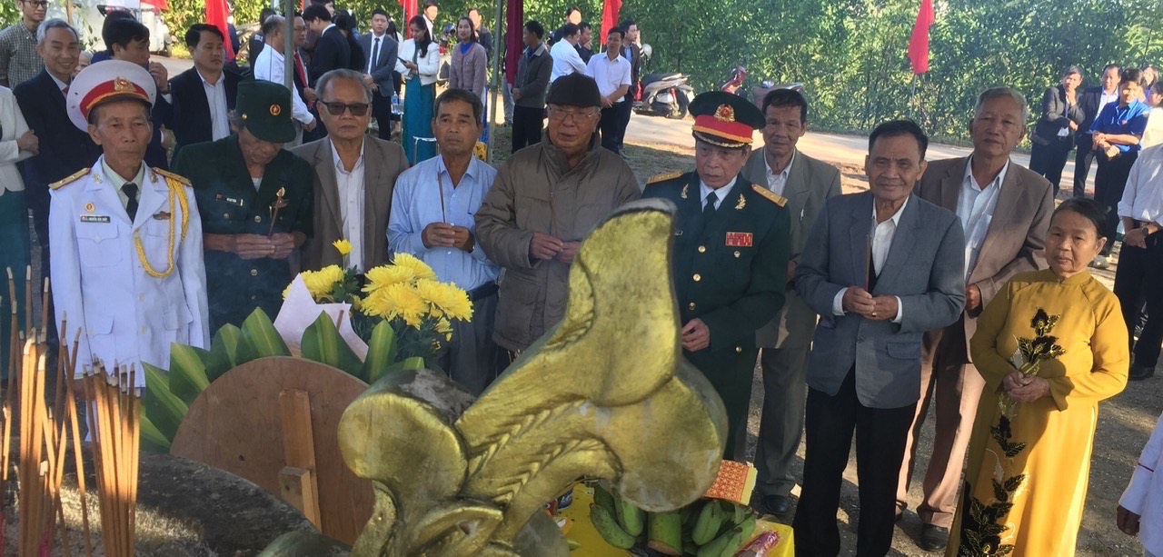 Đón nhận di tích lịch sử cách mạng Hóc Mụ Bồi