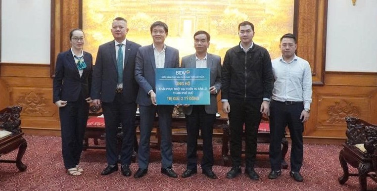 Nhiều tổ chức, cá nhân hỗ trợ thành phố Huế hơn 175 tỷ đồng khắc phục hậu quả mưa lũ