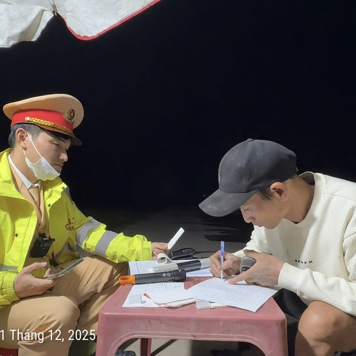 Bắt quả tang tài xế sử dụng, tàng trữ trái phép ma túy