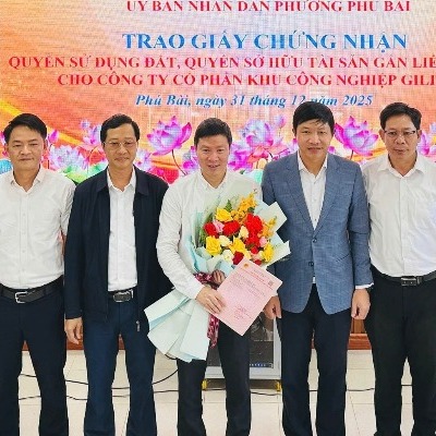 Phú Bài trao giấy chứng nhận quyền sử dụng đất cho Công ty CP Khu công nghiệp Gilimex