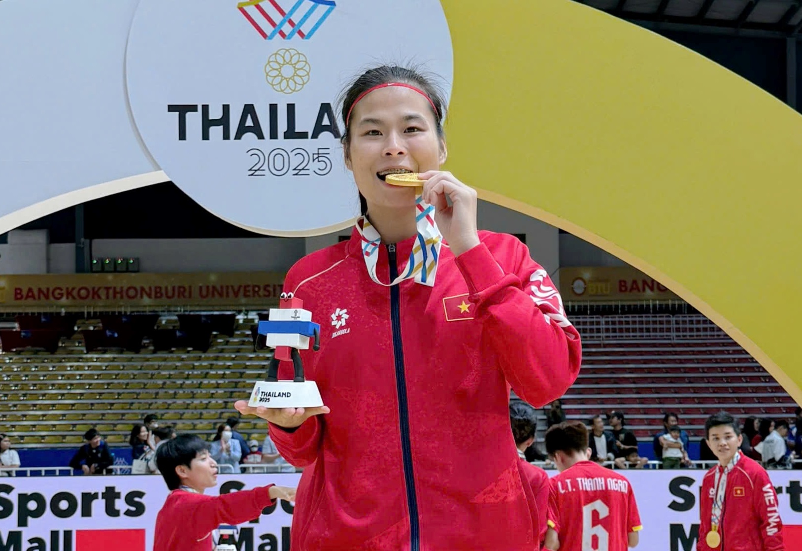 Nữ cầu thủ vô địch SEA Games  ước mơ đứng trên bục giảng