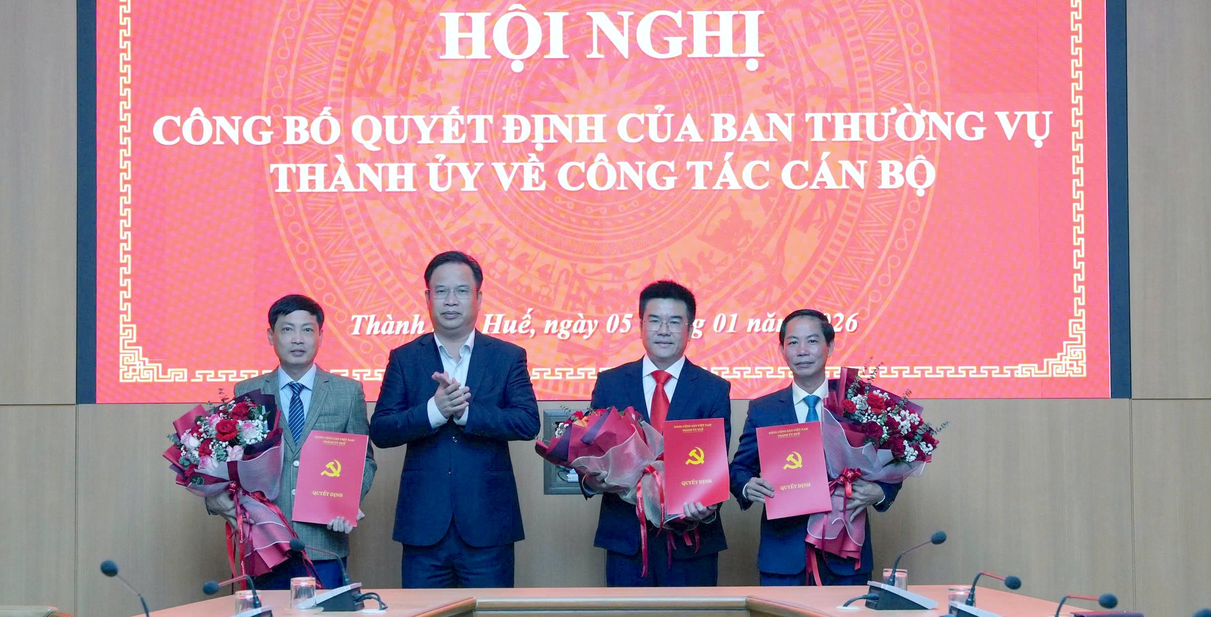 Ban Thường vụ Thành ủy Huế công bố các quyết định về công tác cán bộ