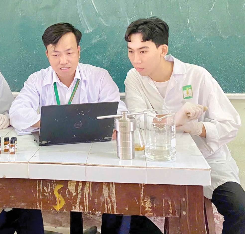 Từ vỏ trấu đến công nghệ nano Dấu ấn sinh viên Nông Lâm Huế