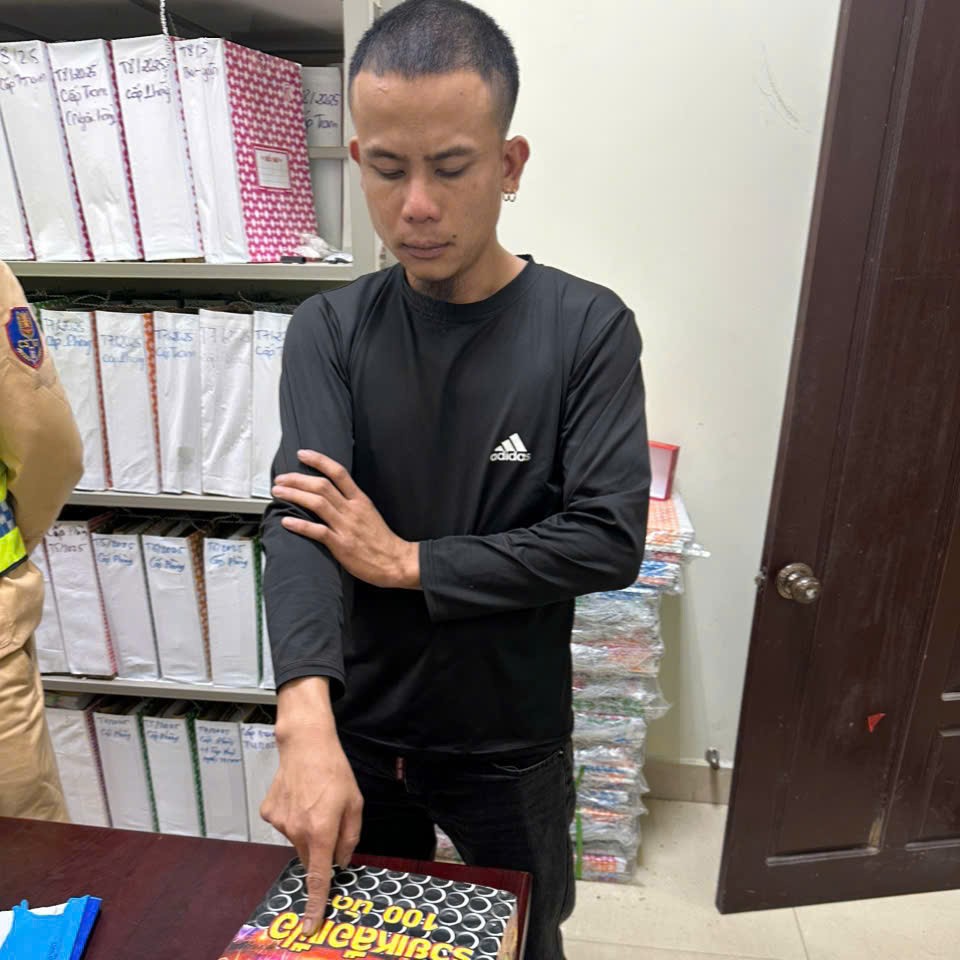 Phát hiện tài xế dương tính ma túy, cất giấu pháo hoa trái phép