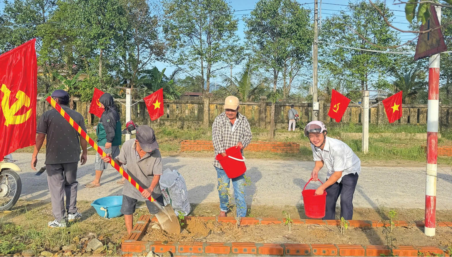 Liên hệ cử tri gắn liền với công tác dân vận