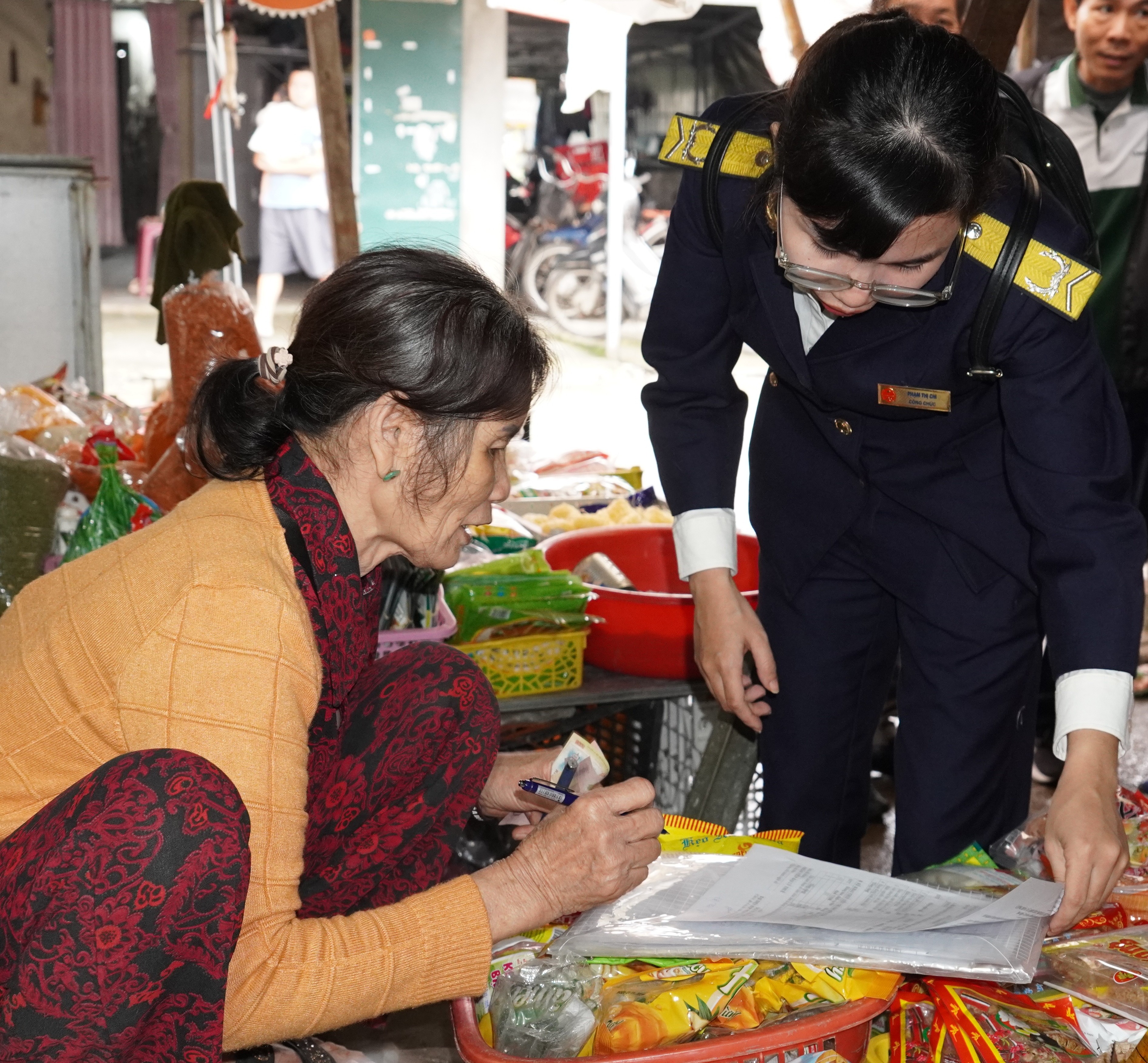 Phấn đấu thu ngân sách vượt dự toán trên 10