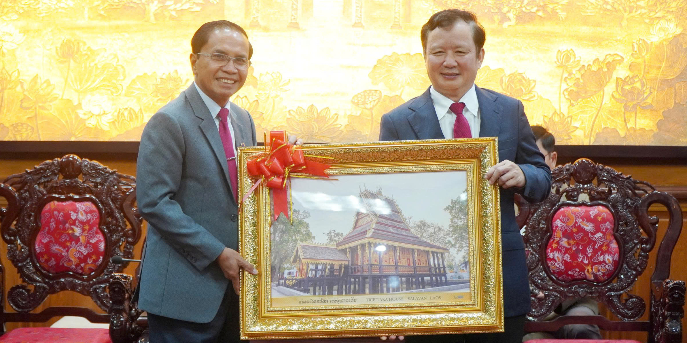 Đoàn đại biểu Hội đồng nhân dân tỉnh Salavan thăm, chúc tết Bính Ngọ tại thành phố Huế