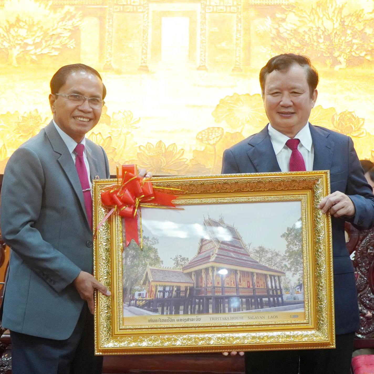 Đoàn đại biểu Hội đồng nhân dân tỉnh Salavan thăm, chúc tết Bính Ngọ tại thành phố Huế