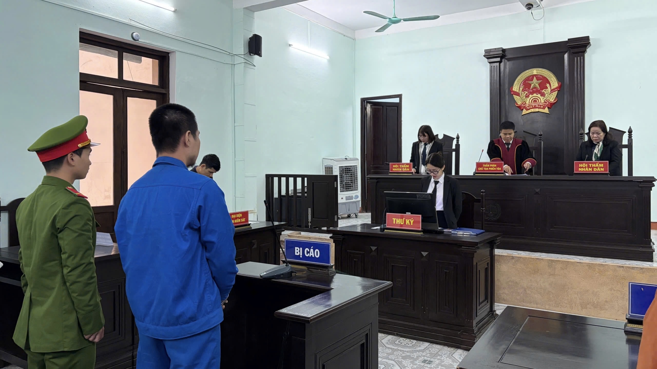 Đánh người, “siết nợ” sai luật; lãnh án hơn 3 năm tù