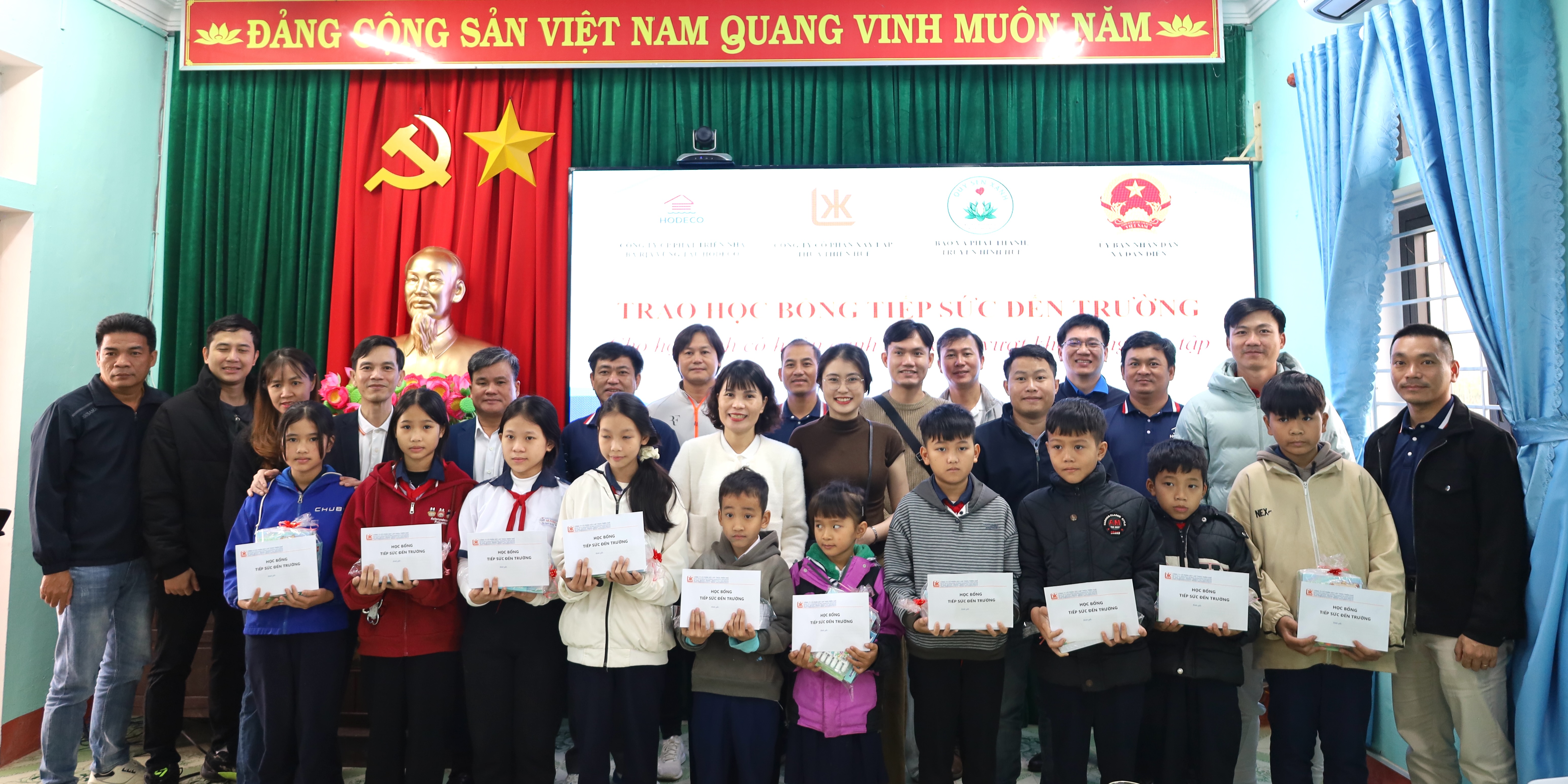 Tiếp sức đến trường cho 50 học sinh xã Đan Điền