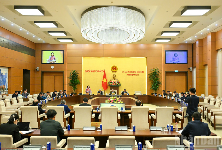 Nghiên cứu, xem xét sớm điều chỉnh chính sách tiền lương, chế độ đãi ngộ