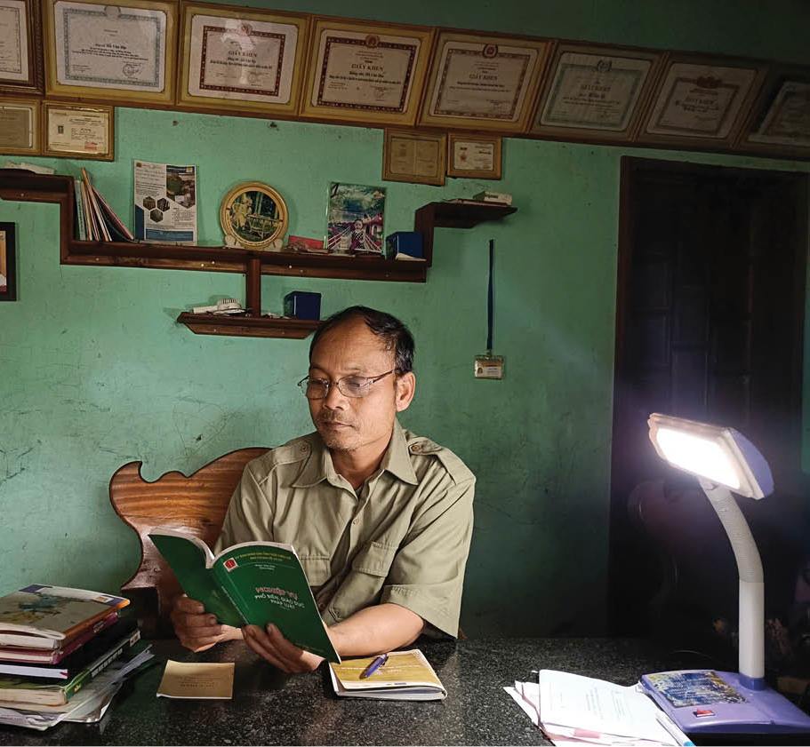 Nêu gương nơi bản làng