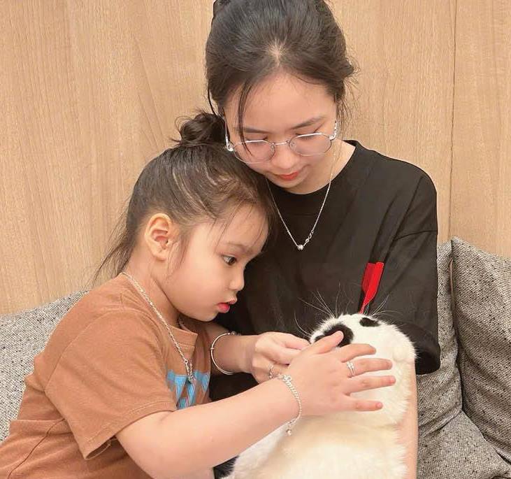 Thư giãn cùng cà phê  mèo