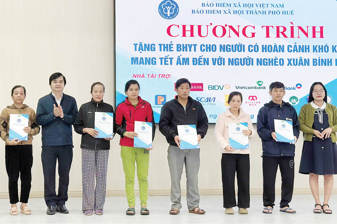 Mở rộng bao phủ bảo hiểm y tế cho người dân khó khăn