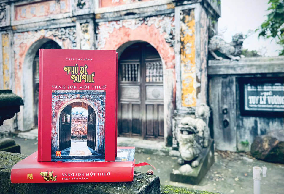 Qua miền phủ đệ