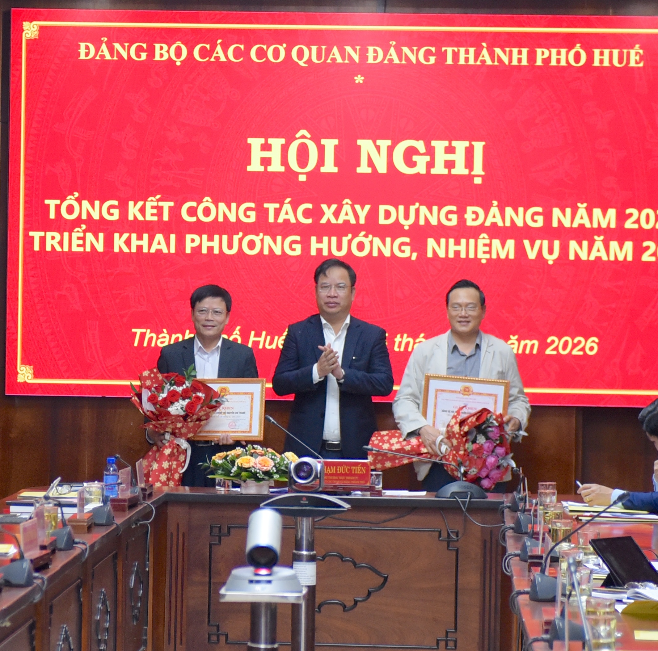 Lấy chất lượng công việc và sản phẩm cụ thể làm thước đo đánh giá