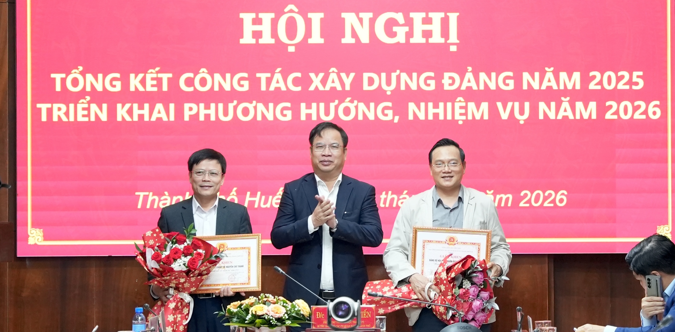 Lấy chất lượng công việc và sản phẩm cụ thể làm thước đo đánh giá