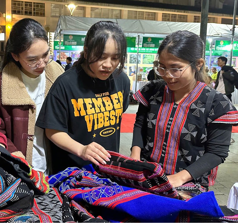 Giữ nghề truyền thống, tạo sinh kế bền vững