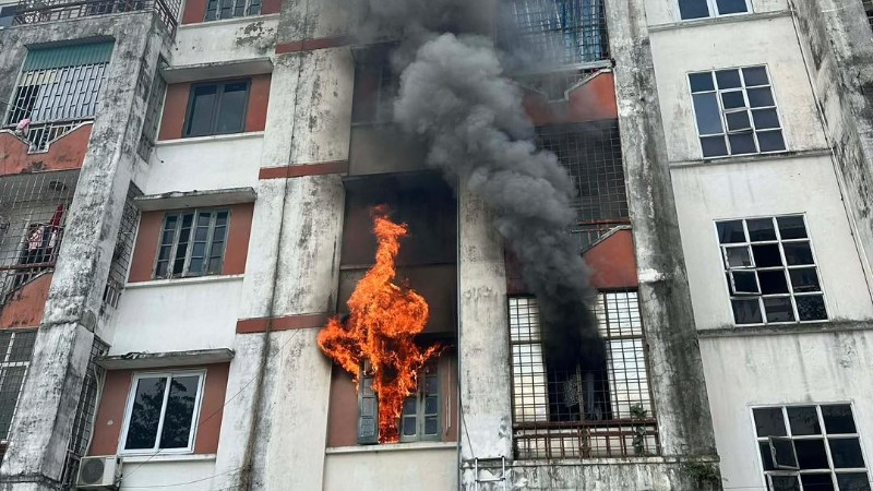 Cháy chung cư 5 tầng ở Nghệ An