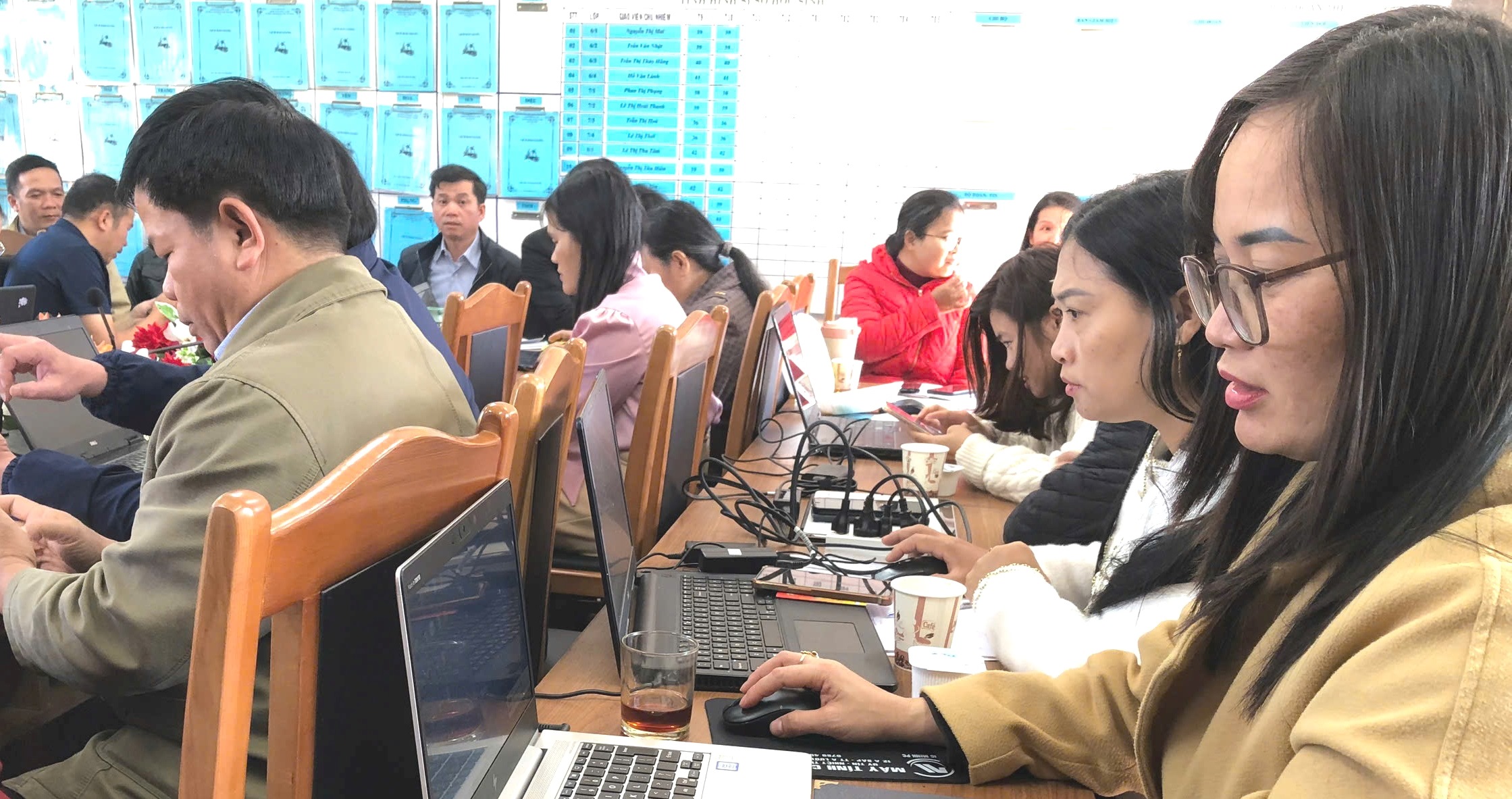 Trang bị kỹ năng ứng dụng AI và giáo dục STEM cho giáo viên trường dân tộc nội trú