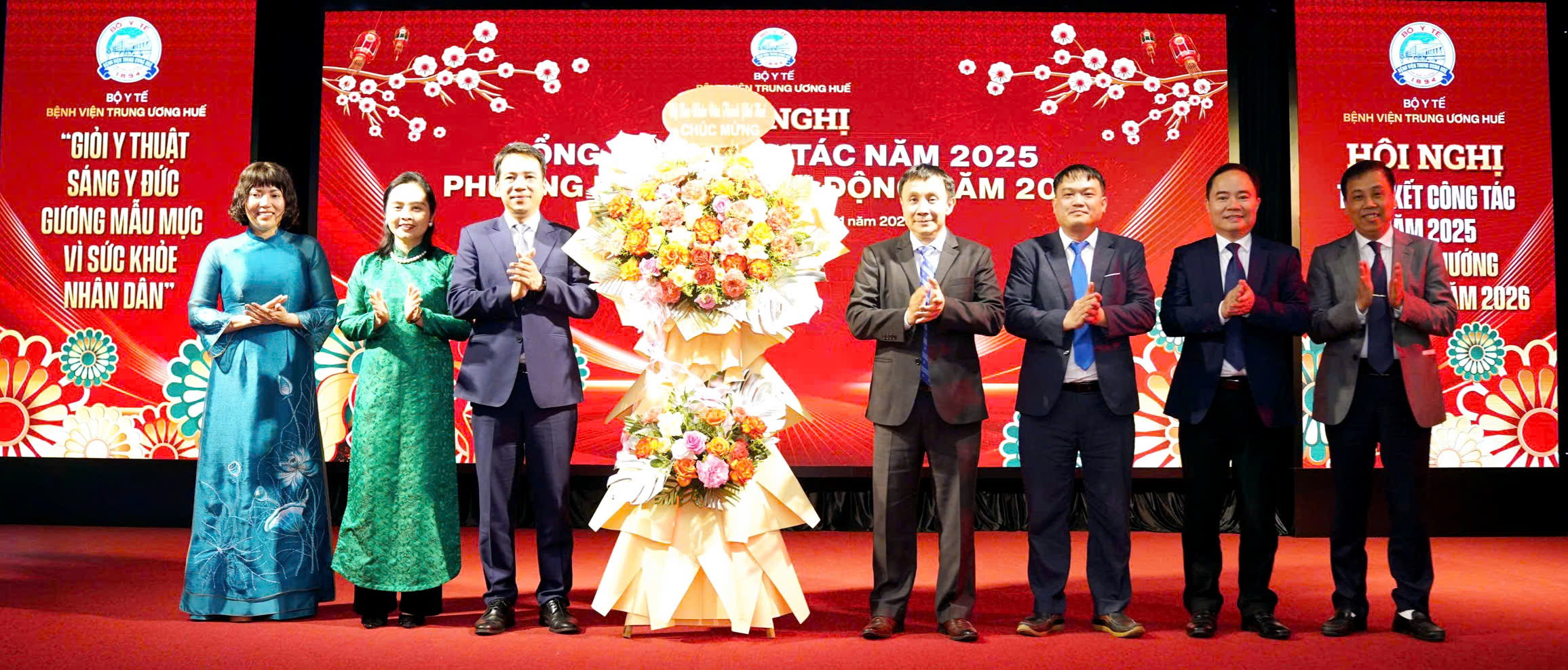 Đẩy mạnh ứng dụng công nghệ số trong khám chữa bệnh, quản lý và điều hành