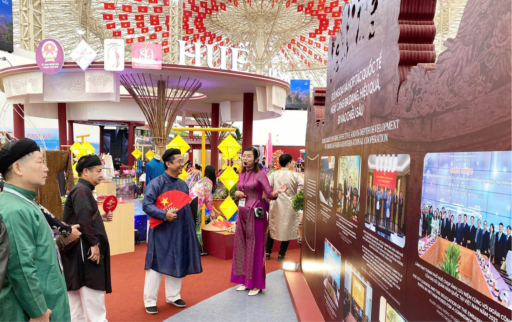 Lặng thầm kể chuyện lịch sử