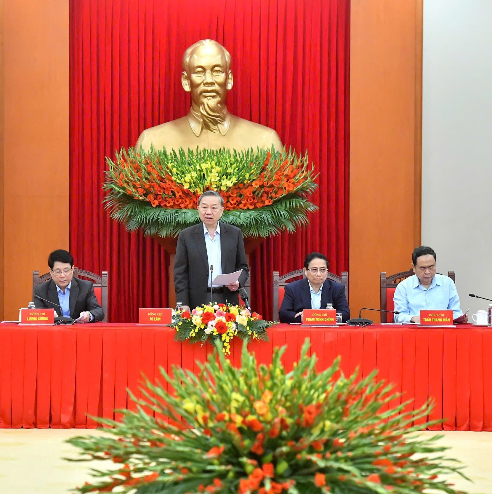 Bảo đảm Văn kiện Đại hội XIV trở thành động lực đổi mới tư duy và hành động, khơi dậy khát vọng phát triển