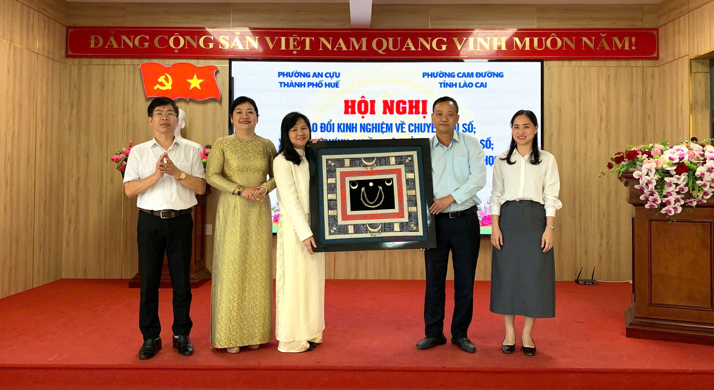 Phường Cam Đường Lào Cai học tập, trao đổi kinh nghiệm về chuyển đổi số tại phường An Cựu TP Huế