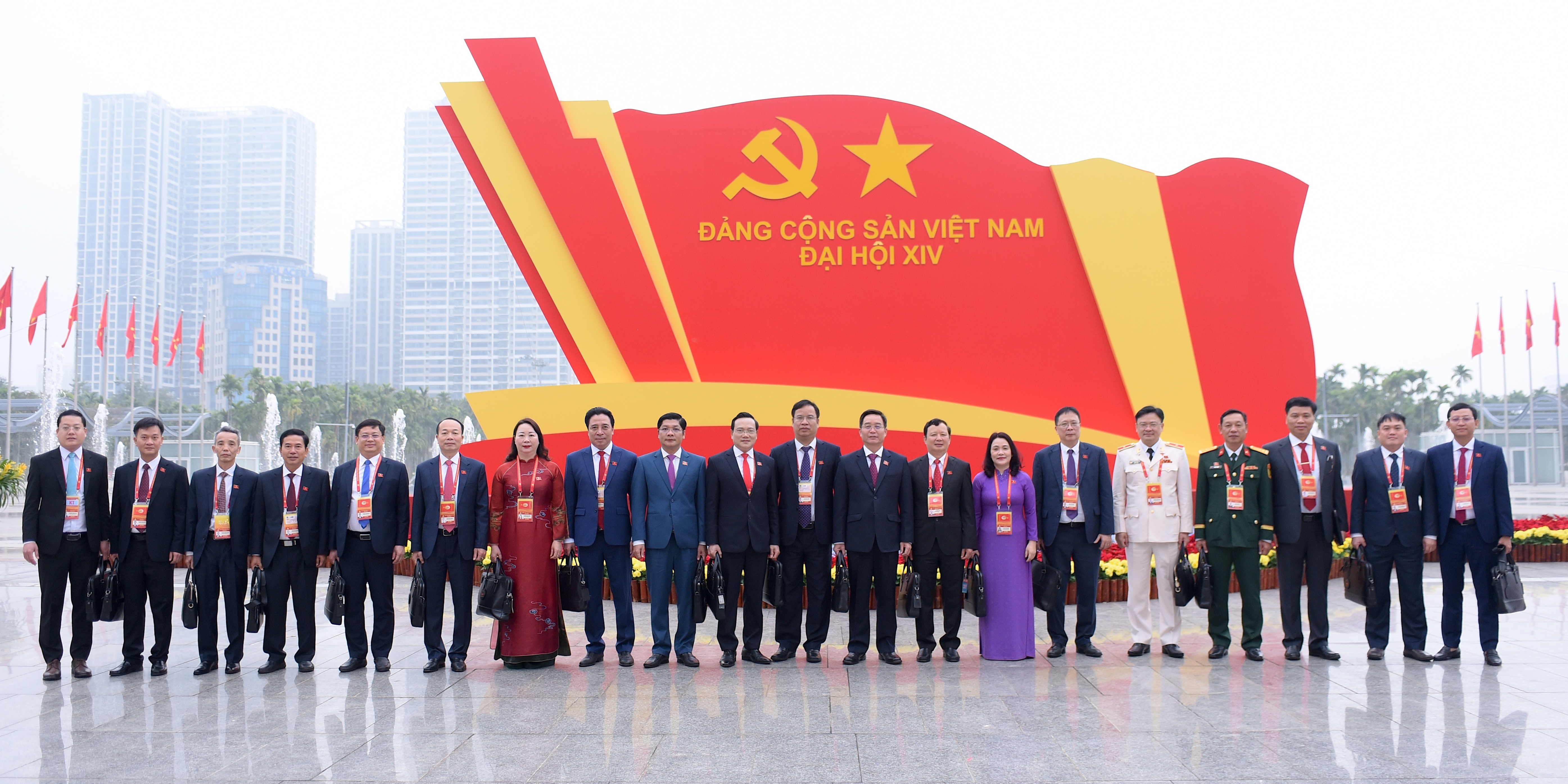 Hoạt động của đoàn đại biểu TP Huế trong phiên khai mạc Đại hội đại biểu toàn quốc lần thứ XIV của Đảng