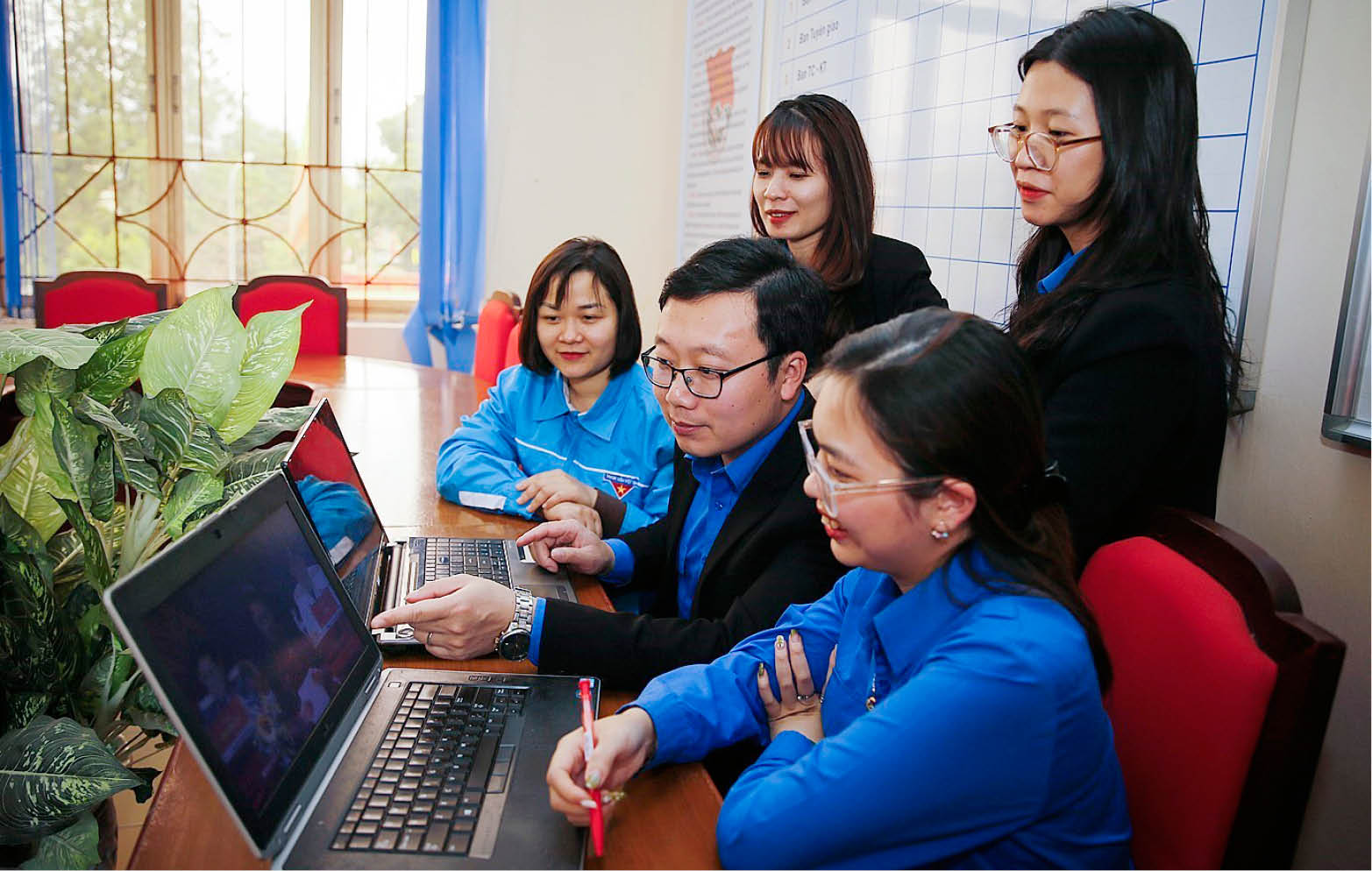 Xây dựng và giữ vững thế trận lòng dân trên không gian mạng