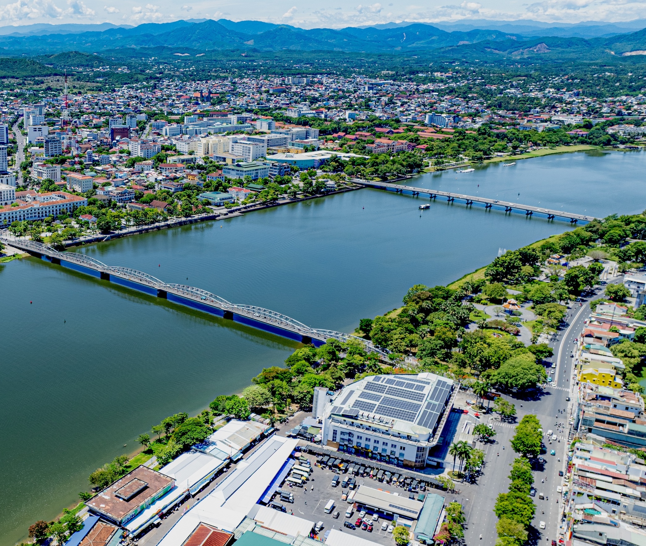 Phát huy thế mạnh di sản, xây dựng Huế thành đô thị di sản, trung tâm văn hóa, du lịch đặc sắc tầm cỡ quốc tế