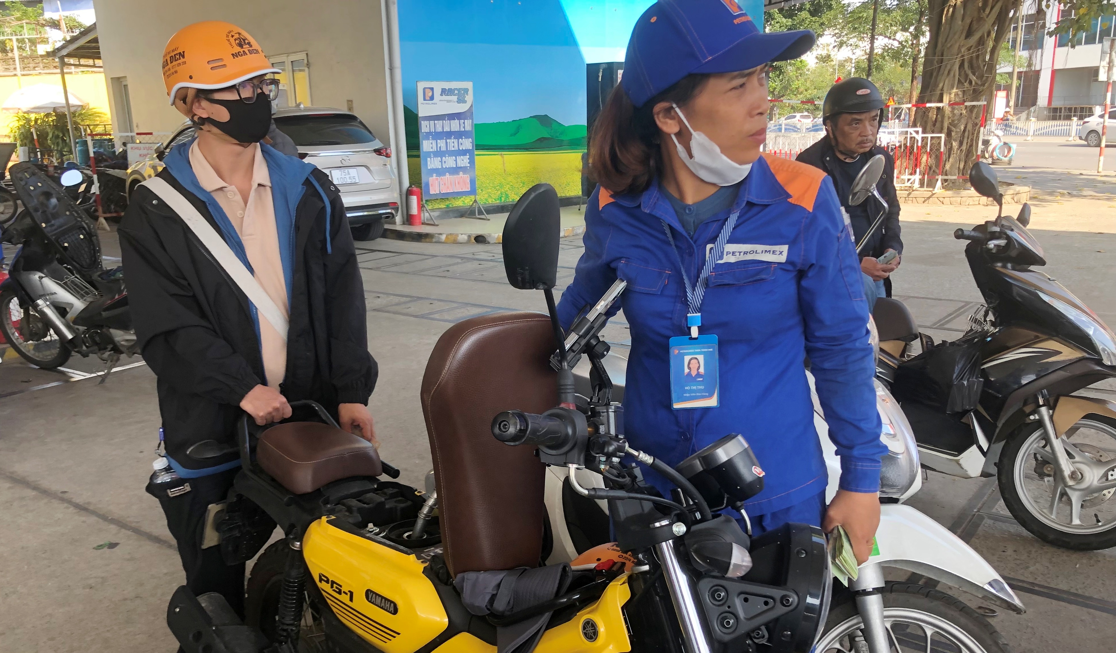 Giá xăng giảm, giá dầu diesel tăng