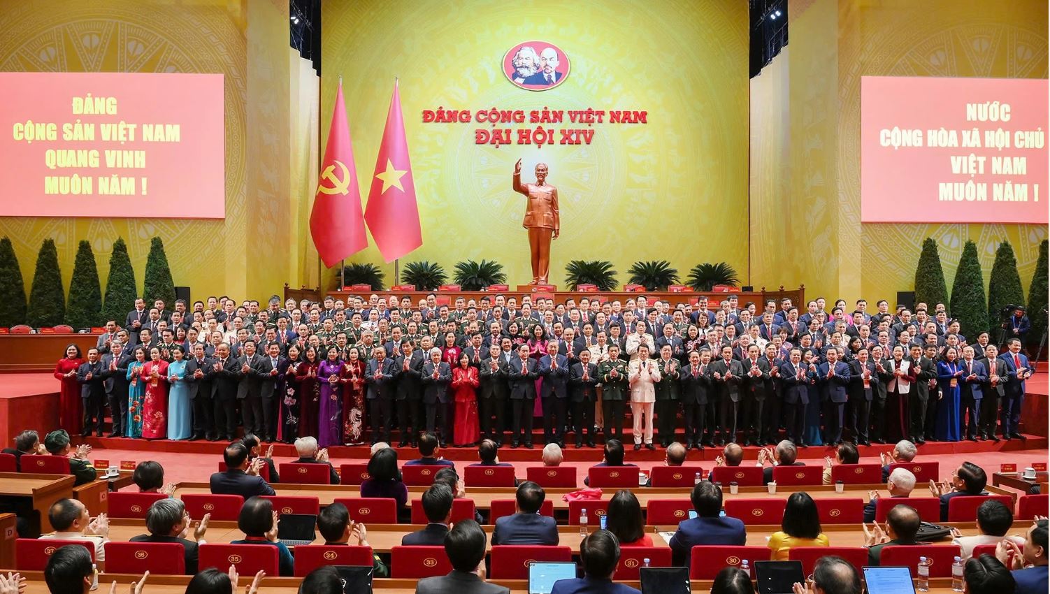 Bộ Chính trị Ban Bí thư, Ban Chấp hành Trung ương khóa XIV ra mắt Đại hội