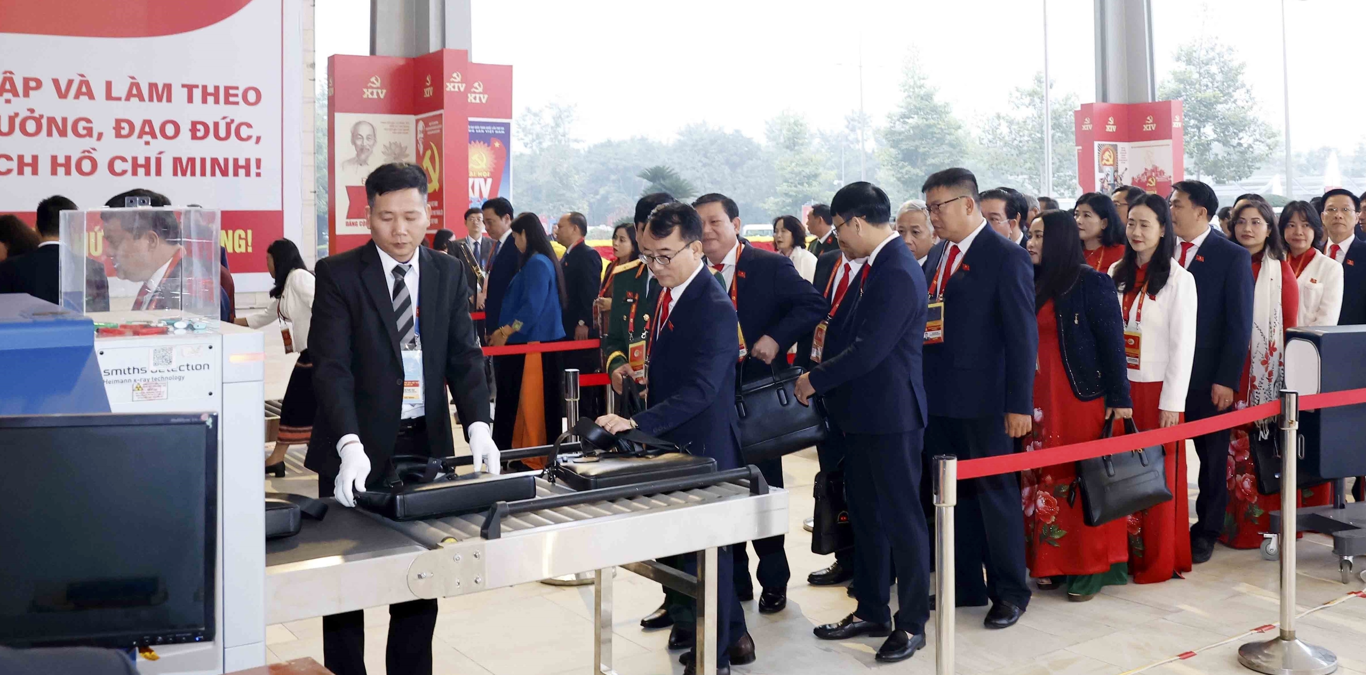 Thầm lặng góp thành công cho Đại hội