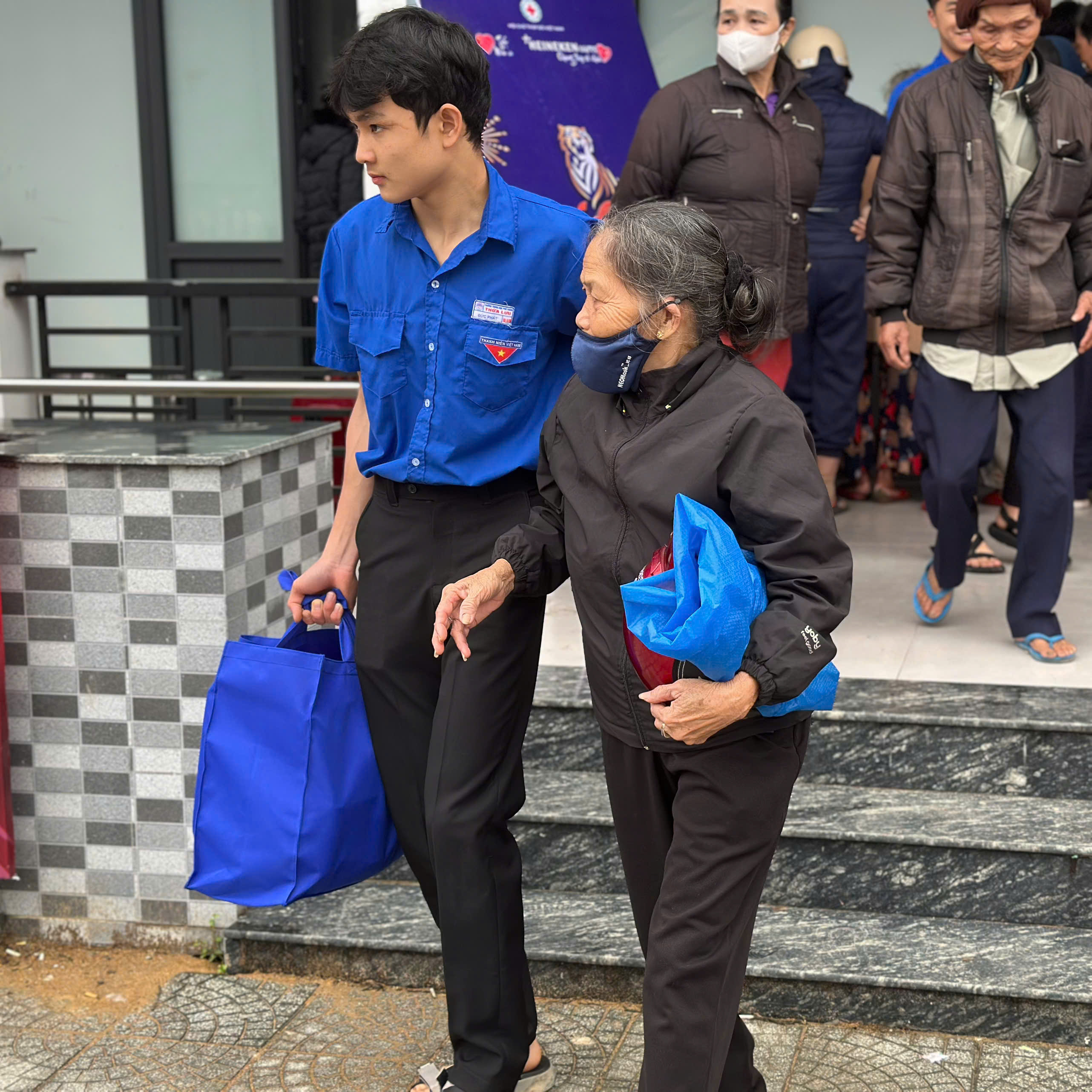 Ấm áp “Chợ Tết Nhân ái” tại xã Chân Mây - Lăng Cô