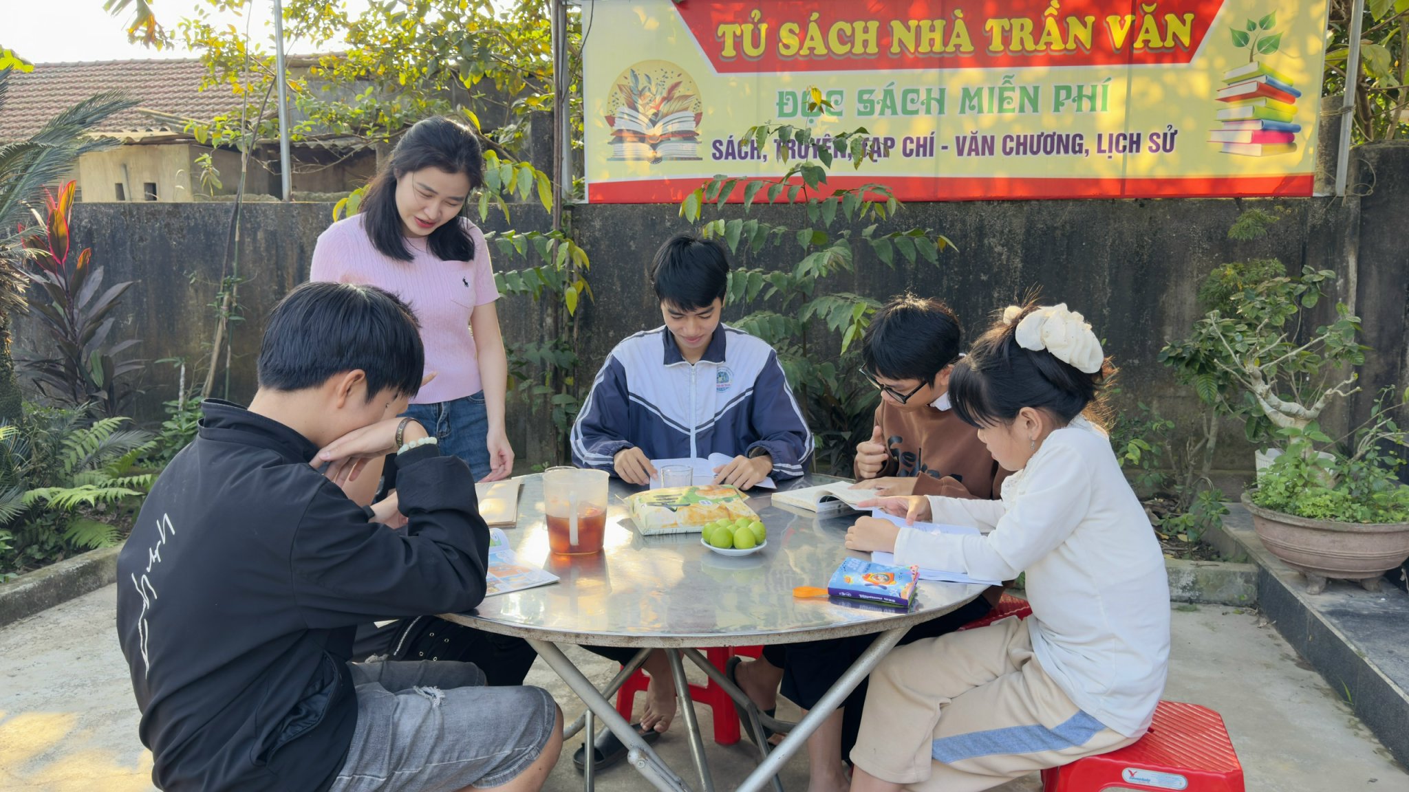 Tủ sách gia đình phục vụ cộng đồng