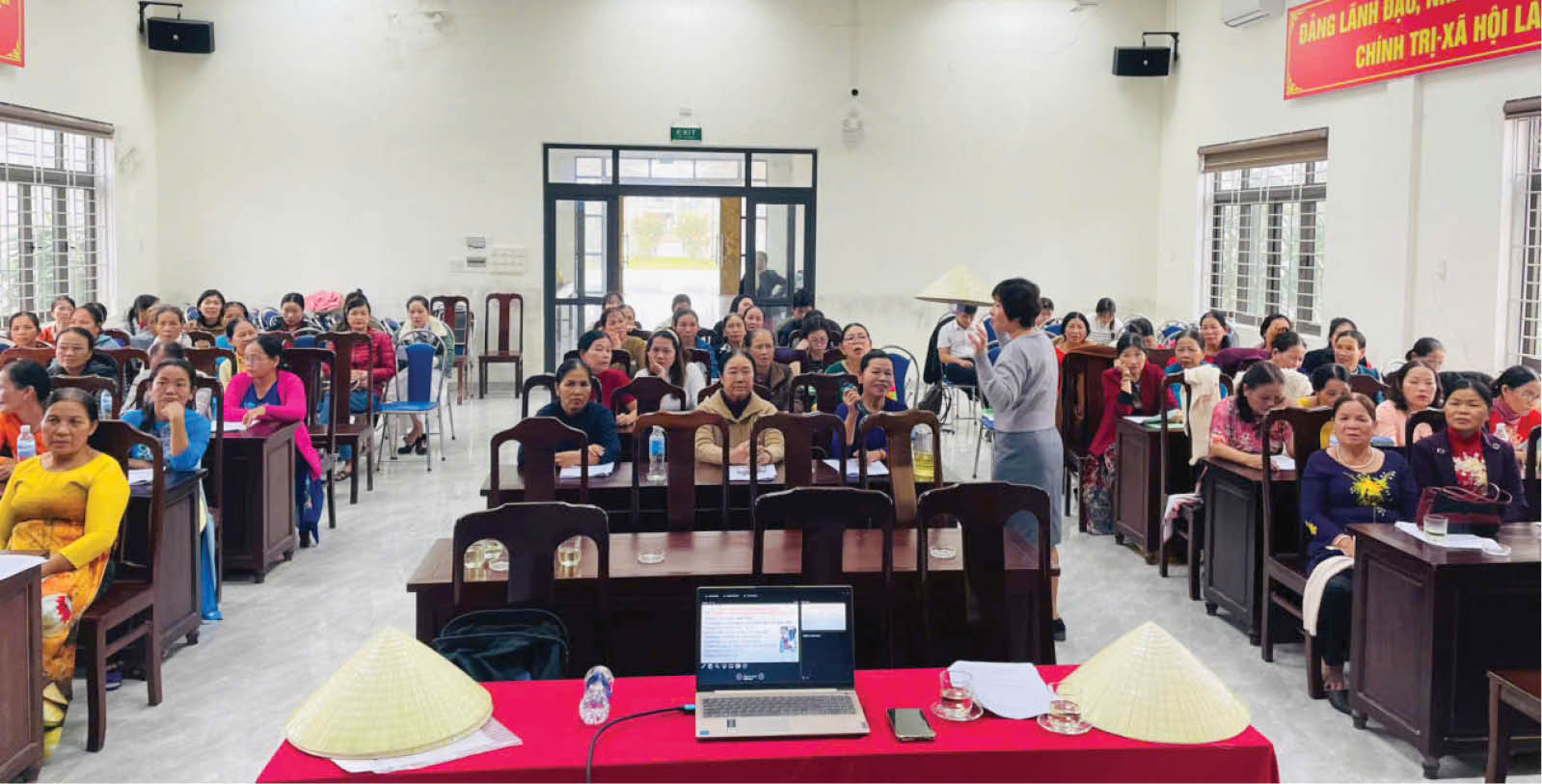 Ngoại ngữ cho lao động nghề du lịch