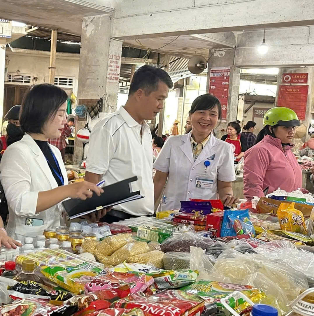 Ra quân kiểm tra an toàn thực phẩm dịp Tết Nguyên đán Bính Ngọ và Lễ hội Xuân 2026