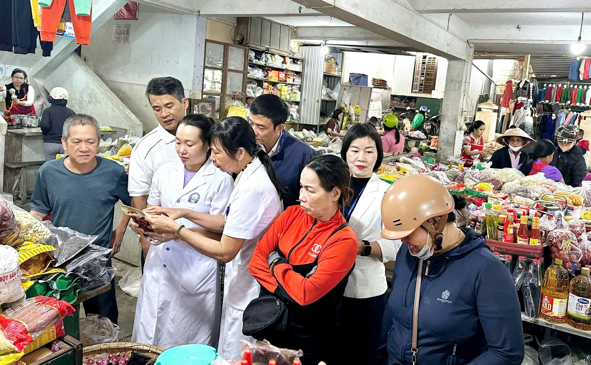 Ra quân kiểm tra an toàn thực phẩm dịp Tết Nguyên đán Bính Ngọ và Lễ hội Xuân 2026