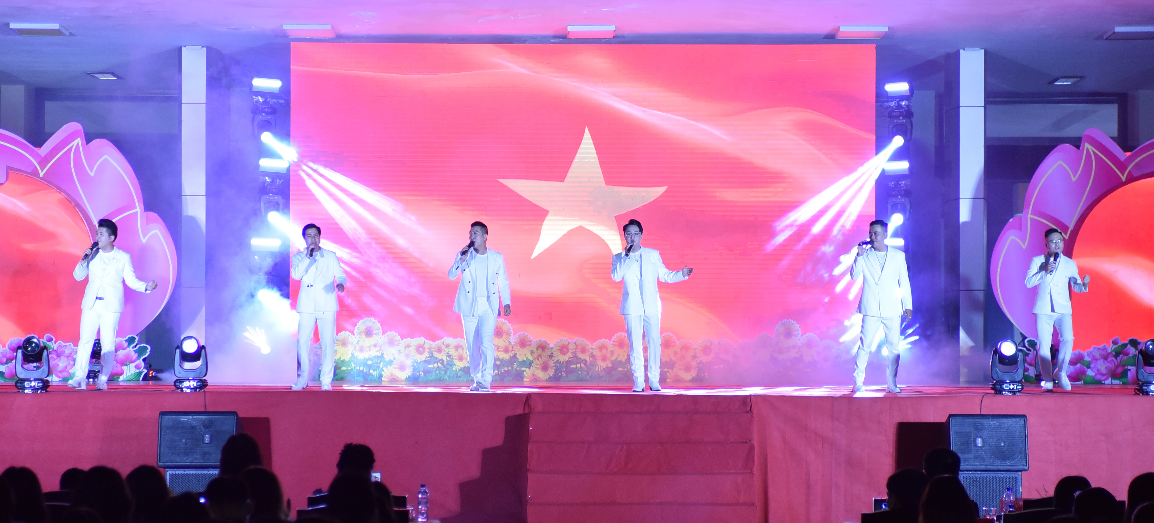 Son sắt niềm tin theo Đảng