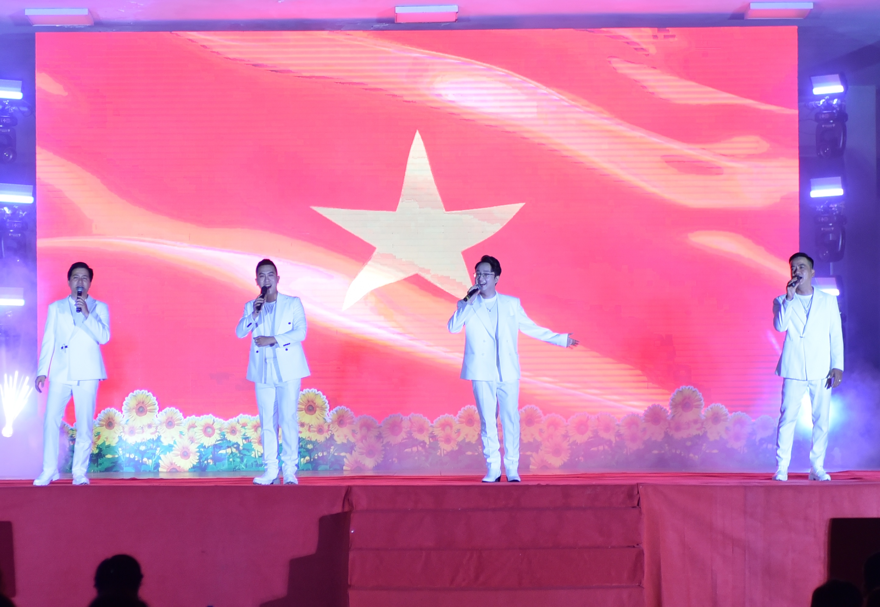 Son sắt niềm tin theo Đảng