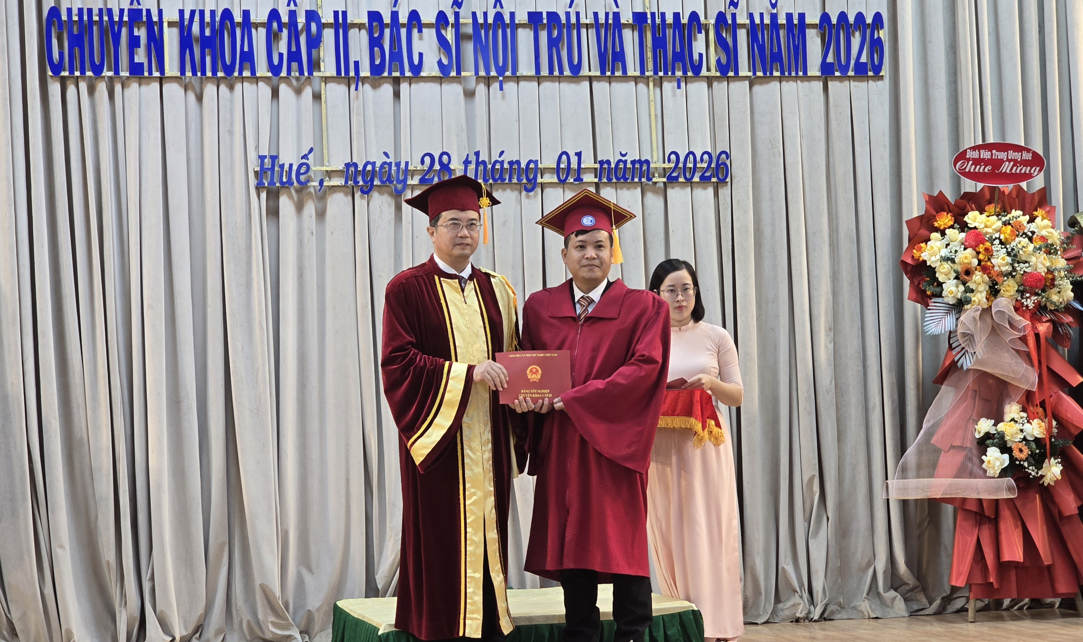 Trao bằng tốt nghiệp cho hơn 380 tân bác sĩ chuyên khoa cấp II, thạc sĩ, bác sĩ nội trú